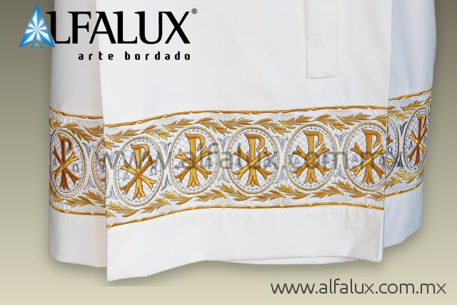 Alba Crismón, Bordado en parte inferior